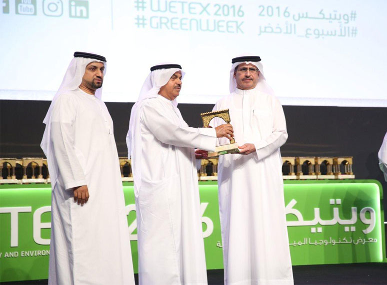 AMS Chairman receives WETEX 2016 Trophy from  Shk. Saeed Al Tayer